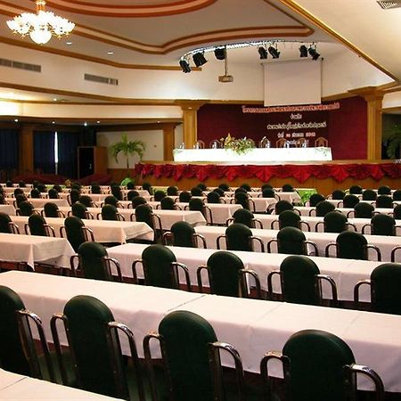 Pathumthani Place Hotel Exterior photo
