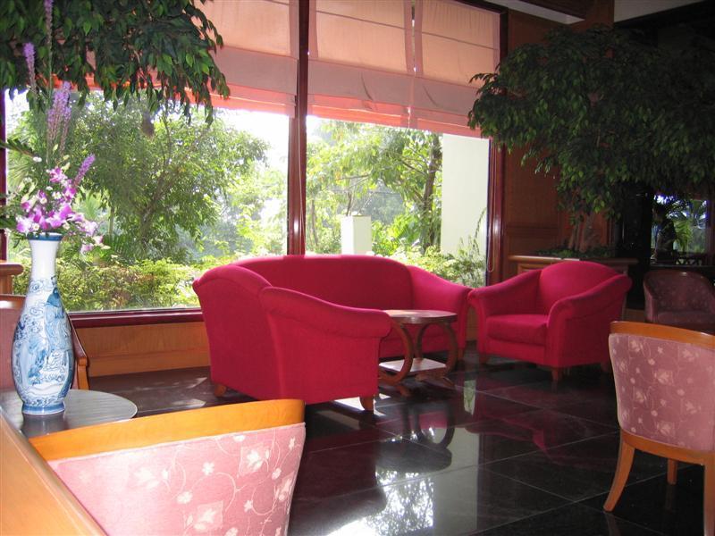 Pathumthani Place Hotel Exterior photo