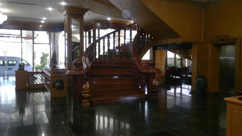 Pathumthani Place Hotel Exterior photo