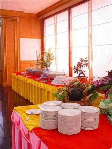 Pathumthani Place Hotel Exterior photo